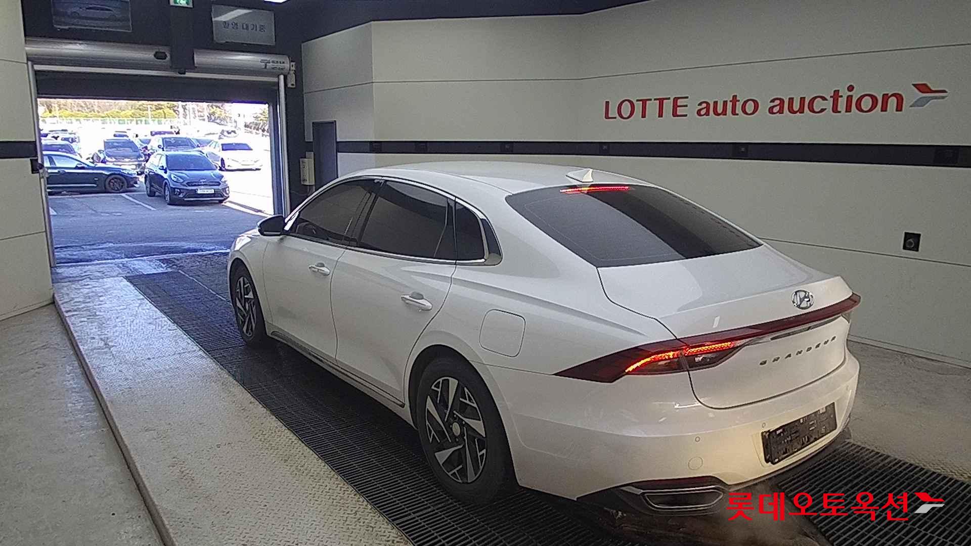 Hyundai Grandeur Hybrid id 2327249 из Кореи 6