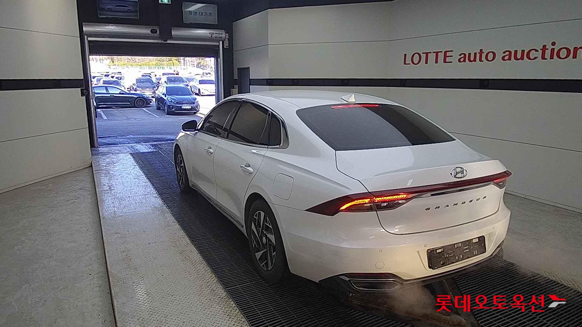 Hyundai Grandeur Hybrid id 2327249 из Кореи 9