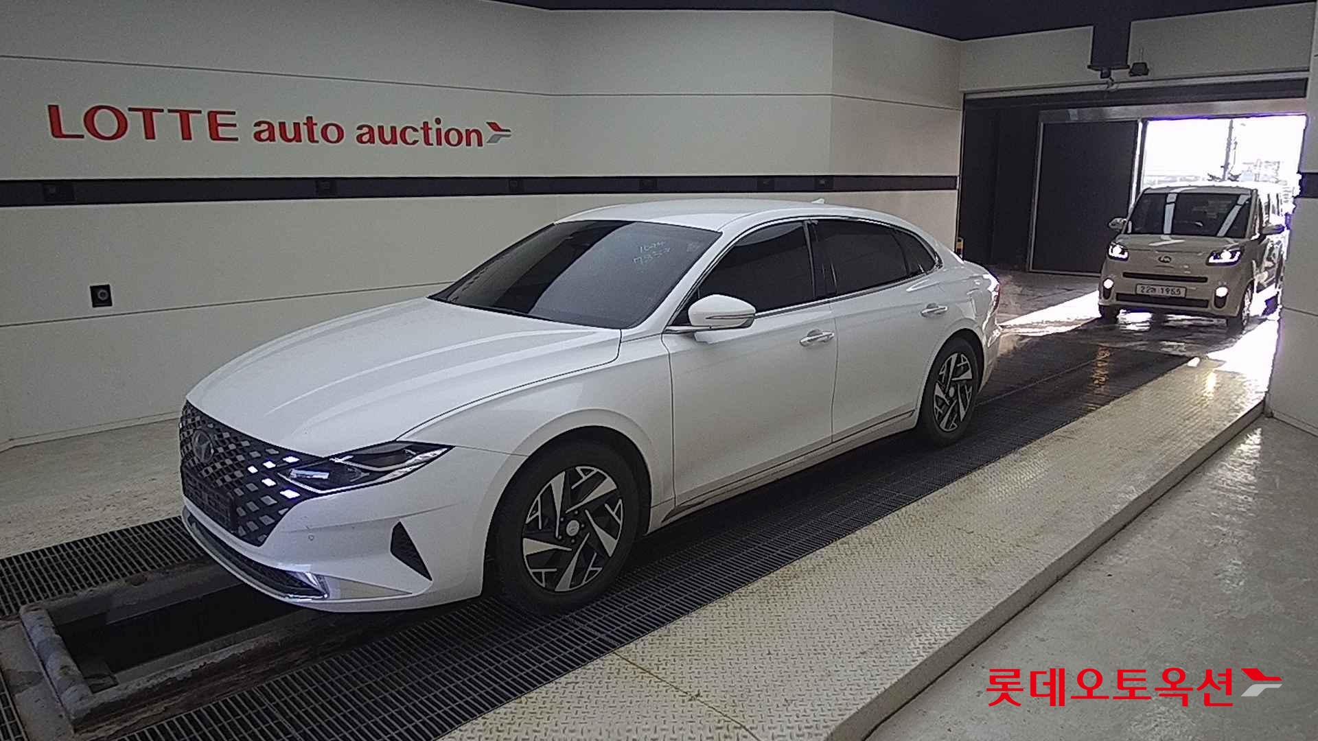 Hyundai Grandeur Hybrid id 2327249 из Кореи 13