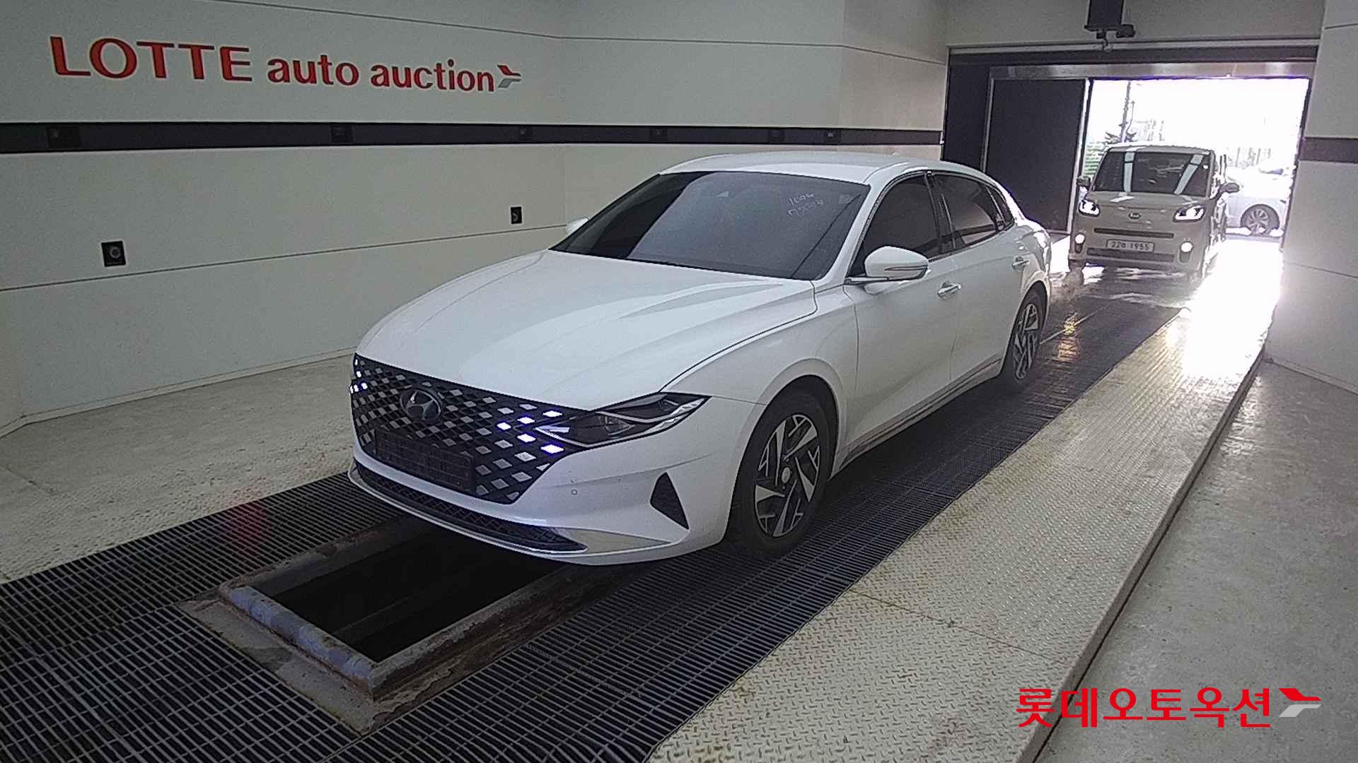 Hyundai Grandeur Hybrid id 2327249 из Кореи 14