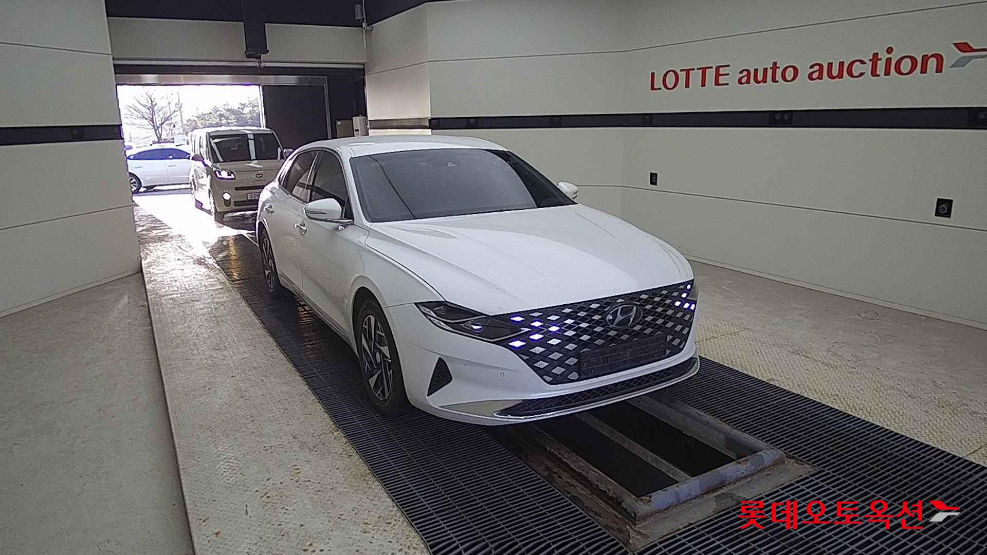 Hyundai Grandeur Hybrid id 2327249 из Кореи 15