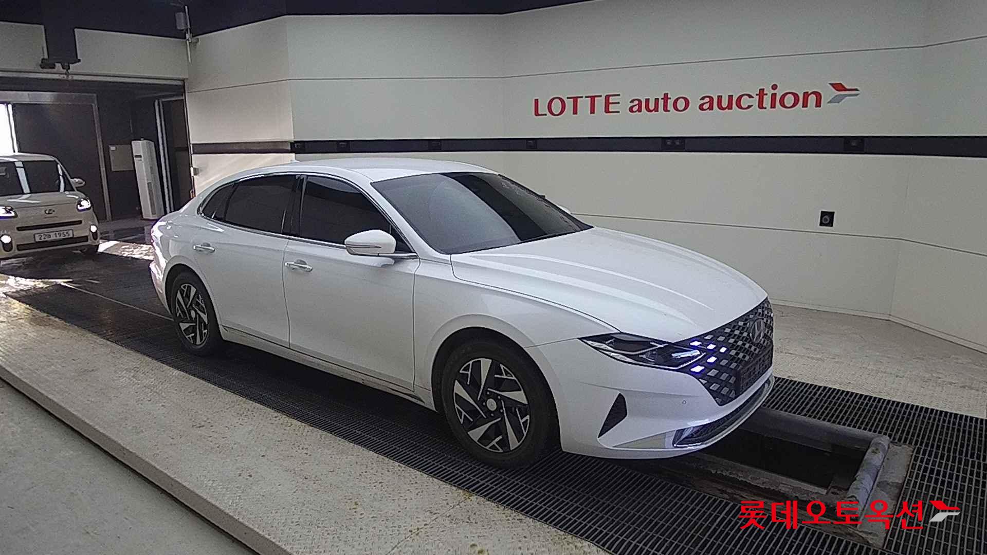 Hyundai Grandeur Hybrid id 2327249 из Кореи 16