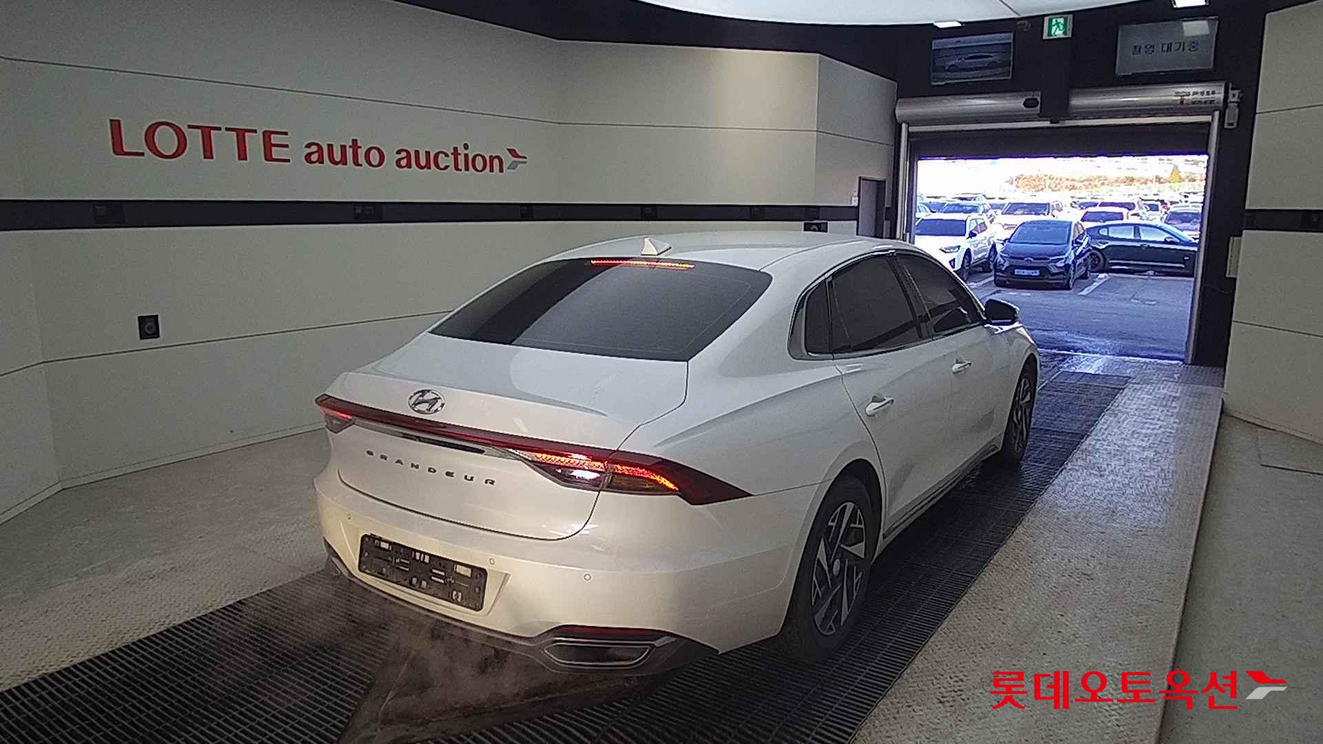 Hyundai Grandeur Hybrid id 2327249 из Кореи 20