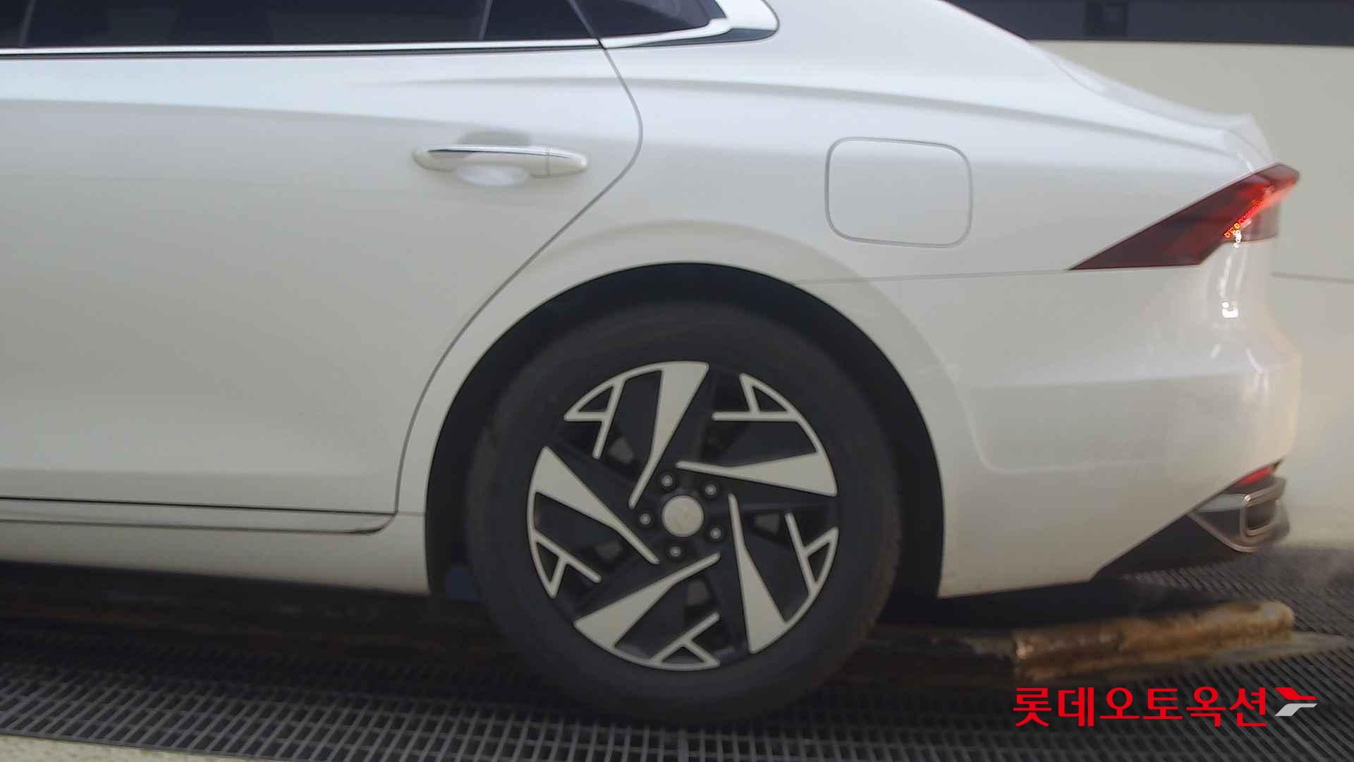 Hyundai Grandeur Hybrid id 2327249 из Кореи 22