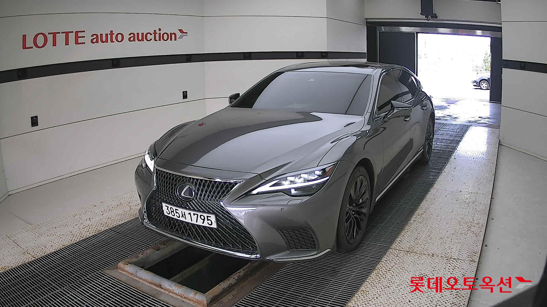 لكسز - LS500H (2022)