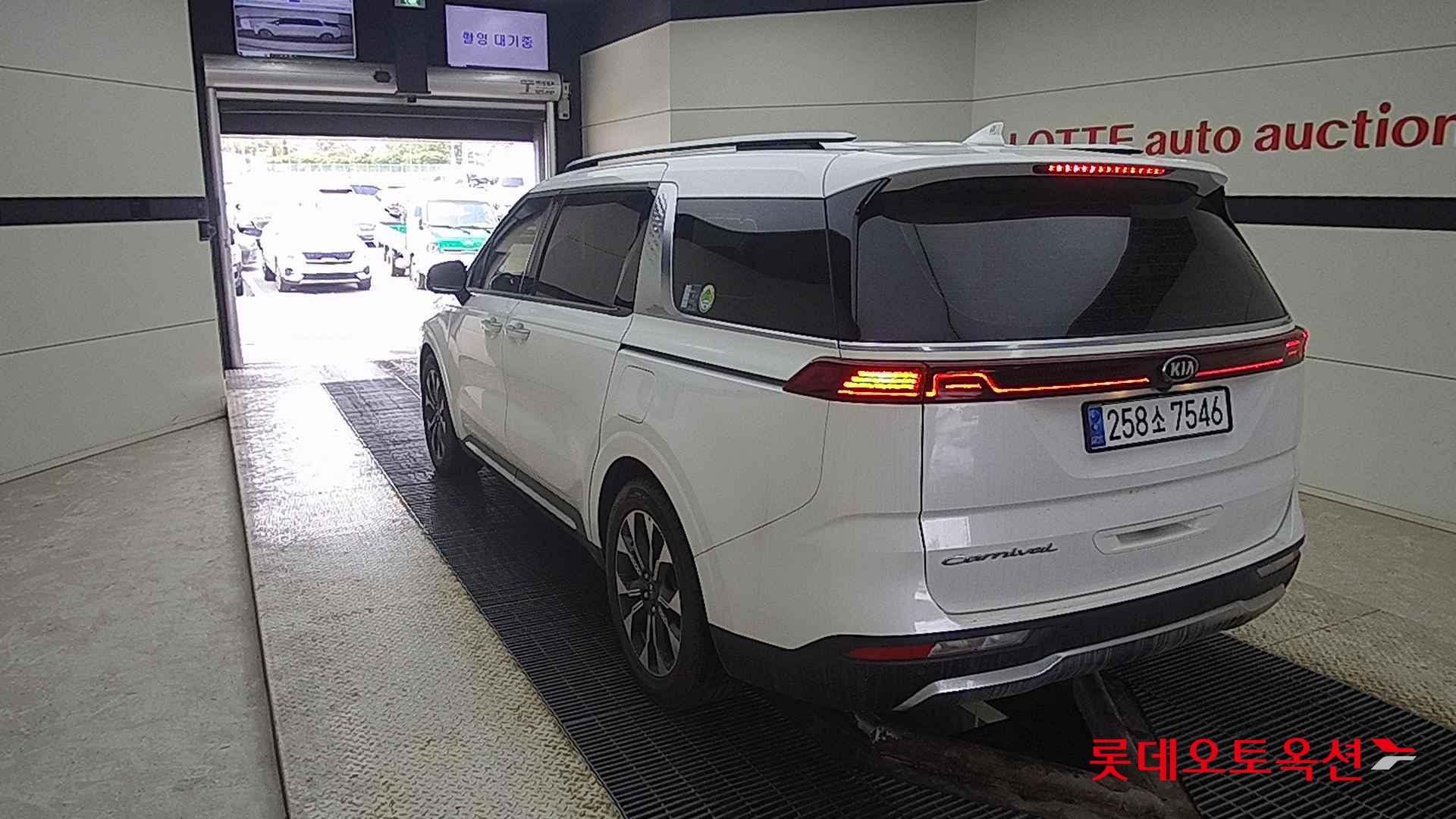 Kia Carnival id 2637570 из Кореи 9