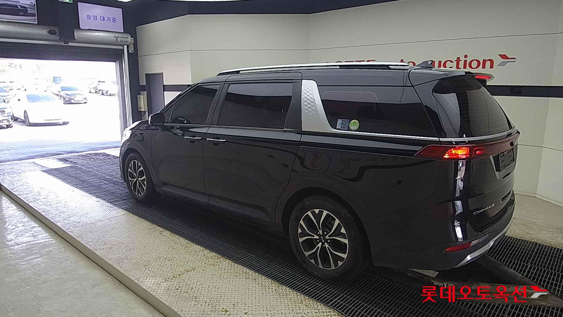 Kia Carnival id 2637595 из Кореи 10