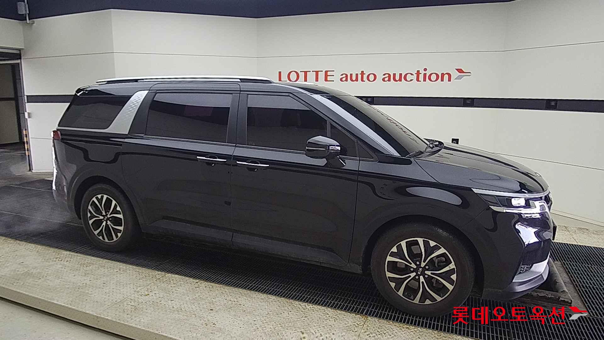 Kia Carnival id 2637595 из Кореи 17