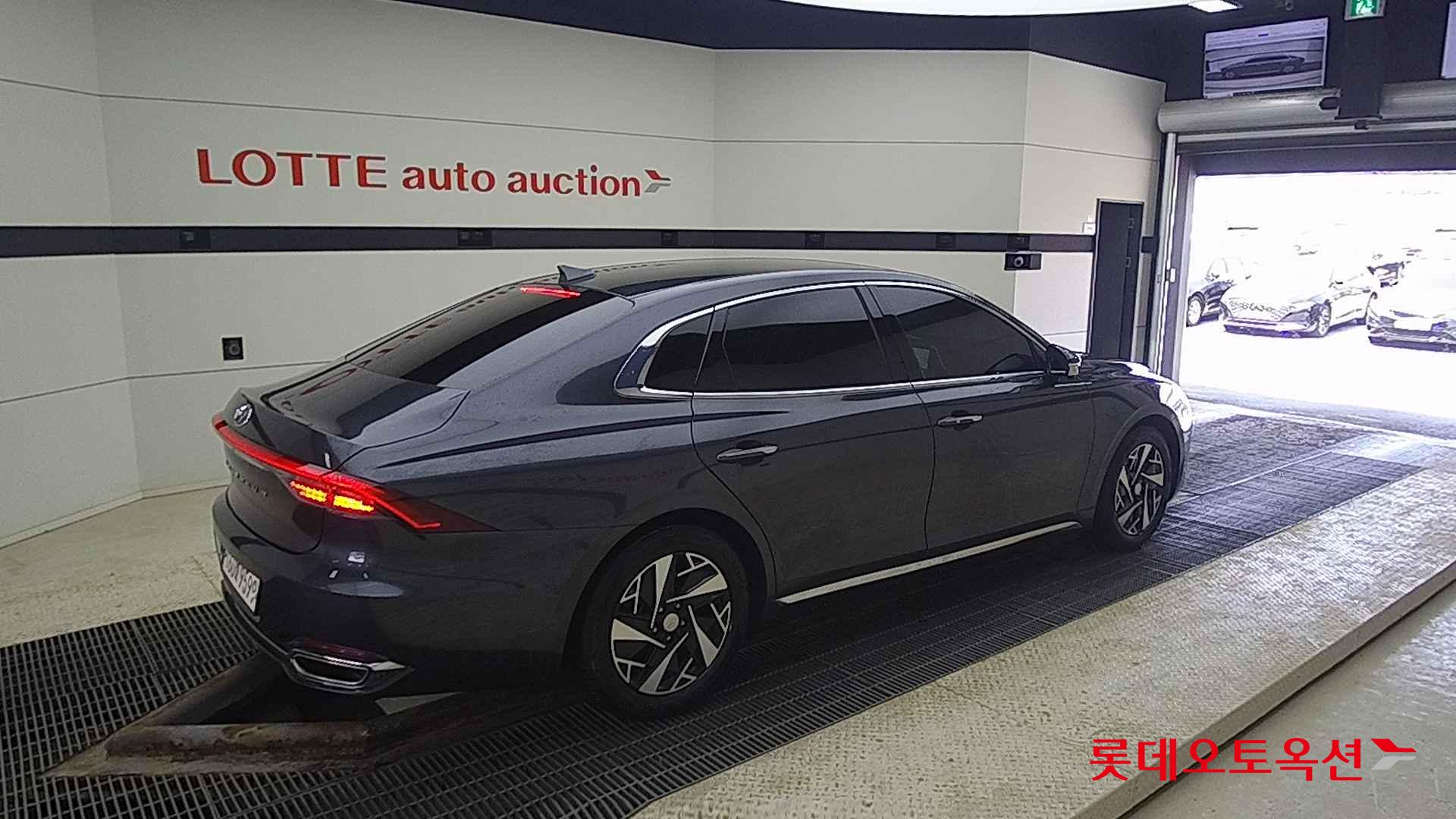 Hyundai Grandeur Hybrid id 2704000 из Кореи 19