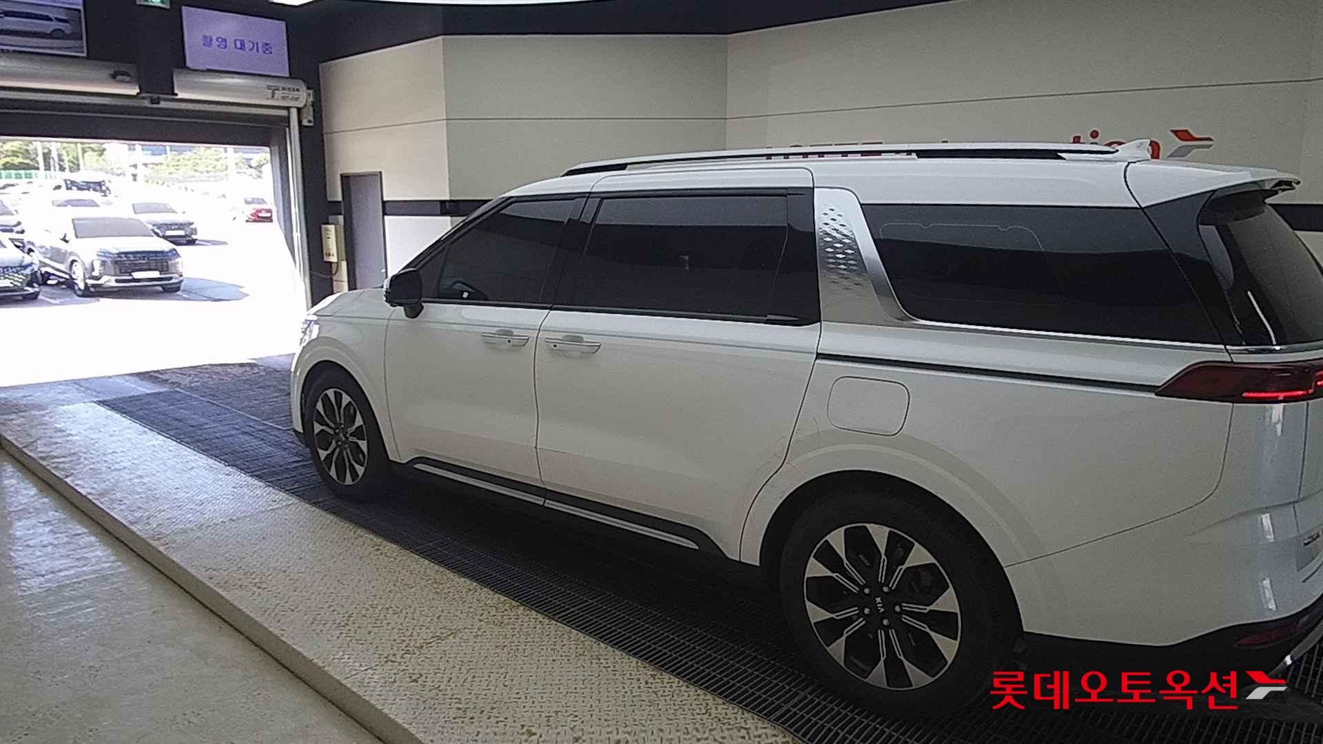 Kia Carnival id 2684537 из Кореи 10