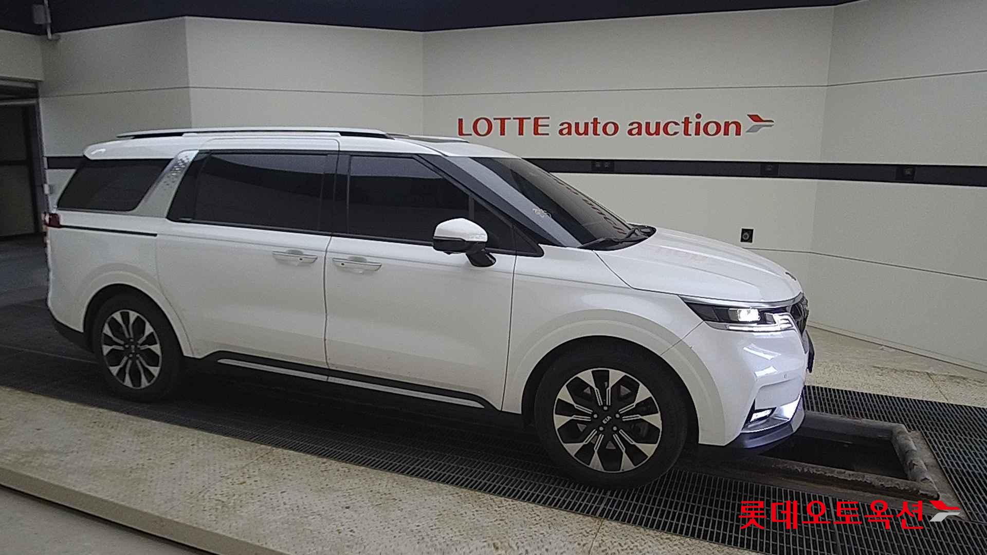 Kia Carnival id 2684537 из Кореи 17