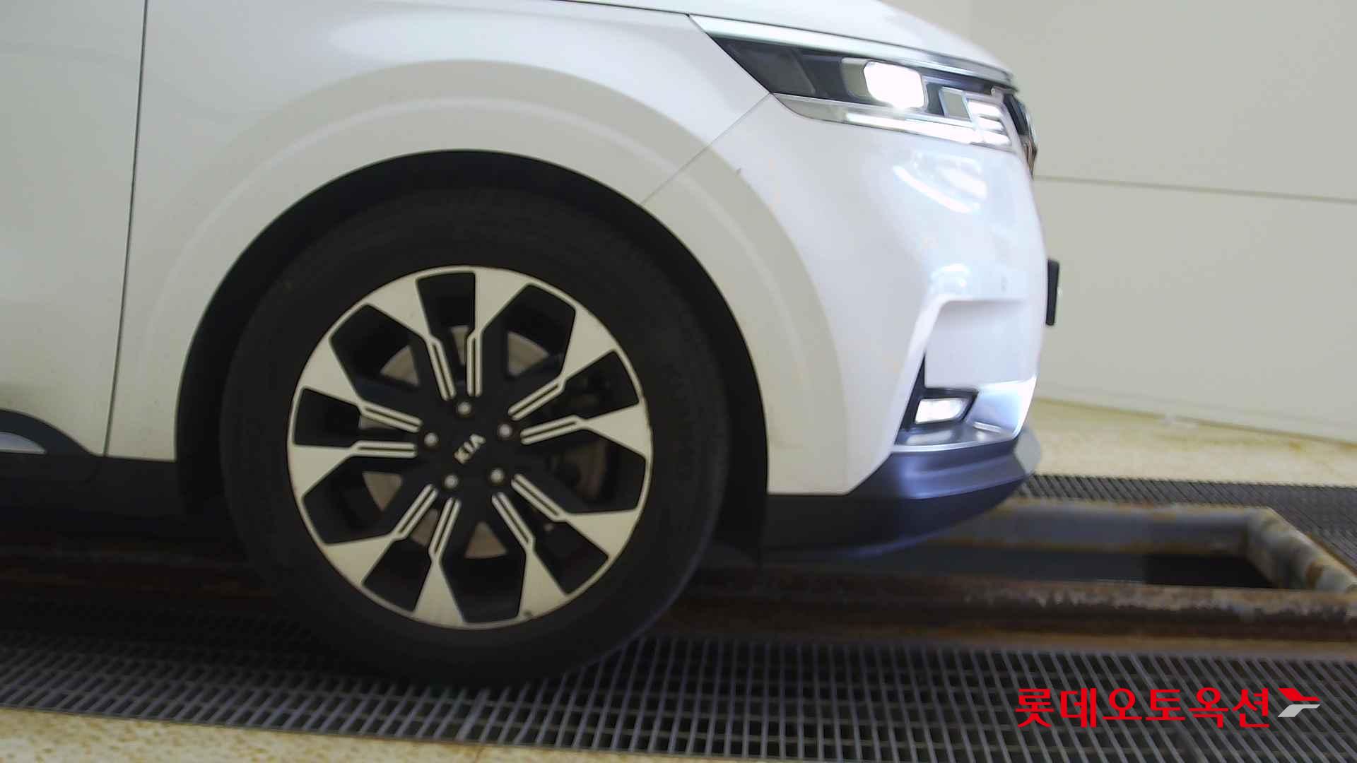 Kia Carnival id 2684537 из Кореи 23