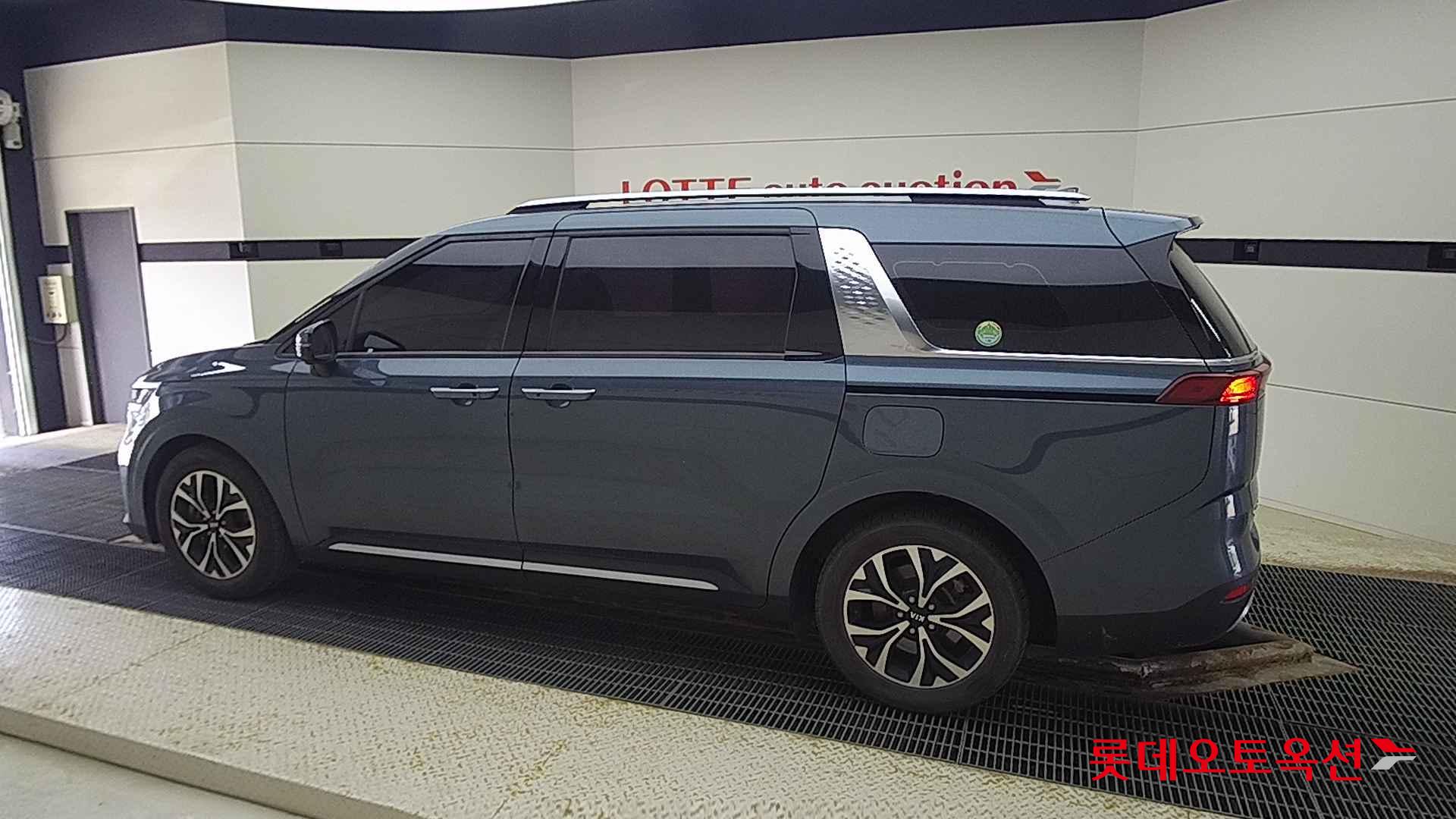 Kia Carnival id 2698441 из Кореи 11