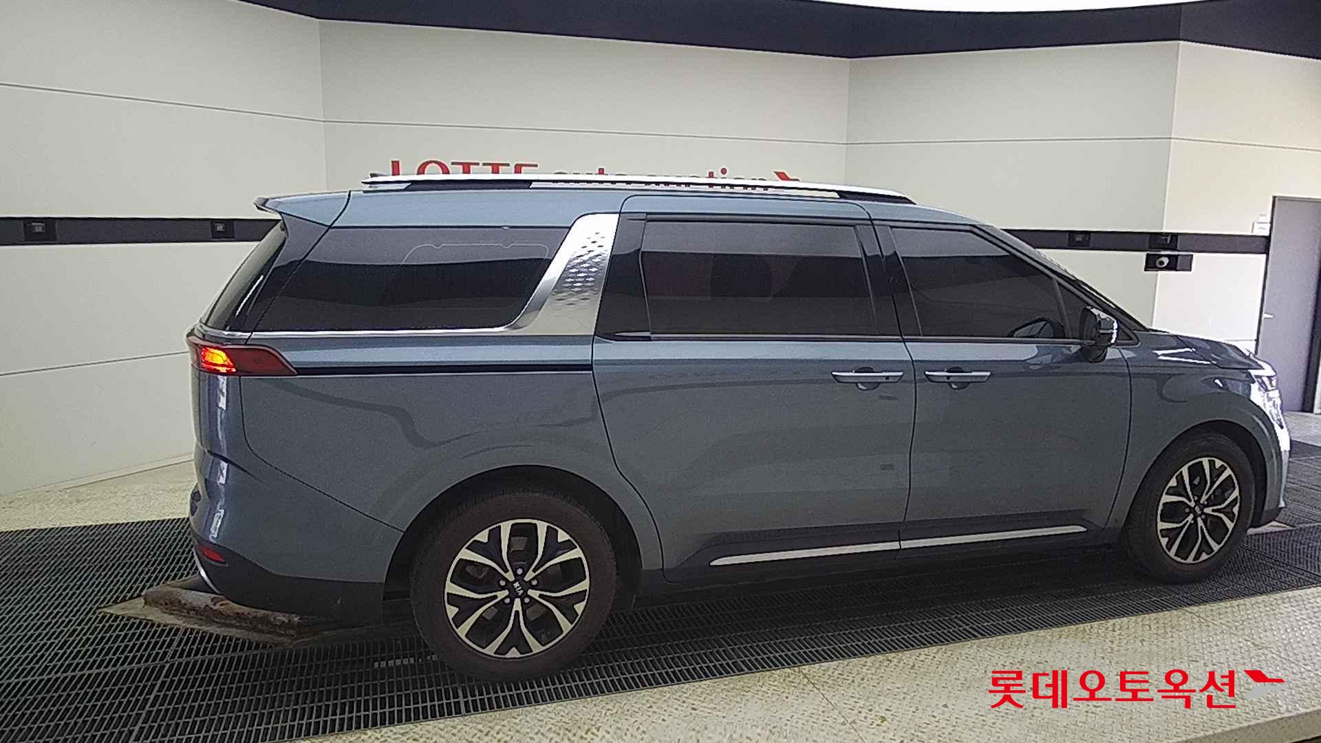 Kia Carnival id 2698441 из Кореи 18