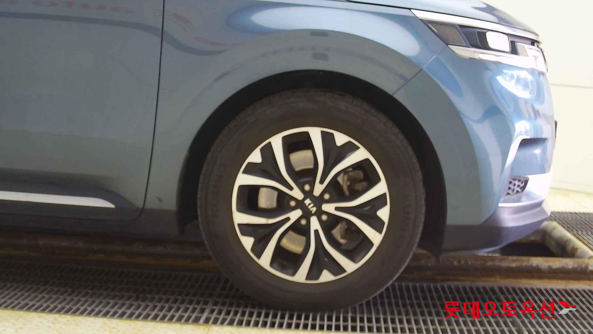 Kia Carnival id 2698441 из Кореи 23