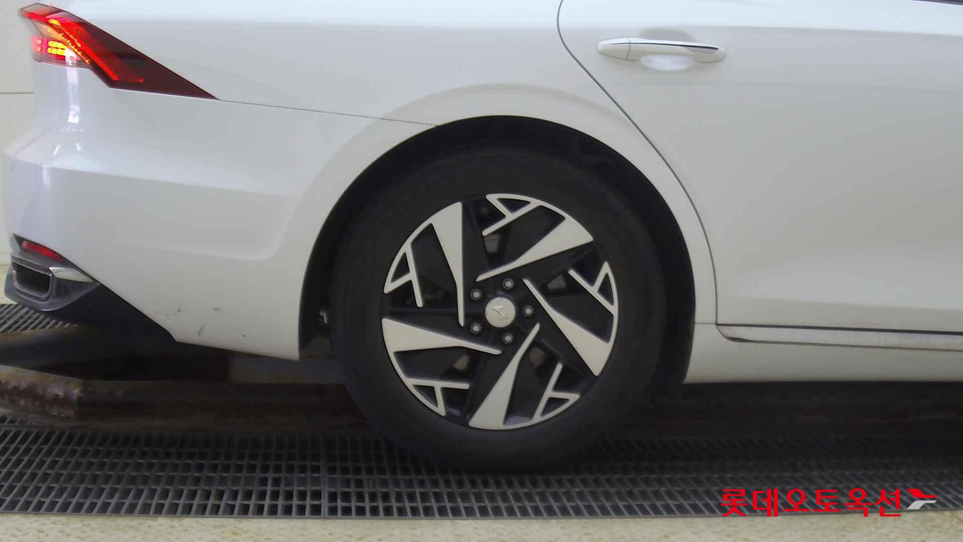 Hyundai Grandeur Hybrid id 2704029 из Кореи 24