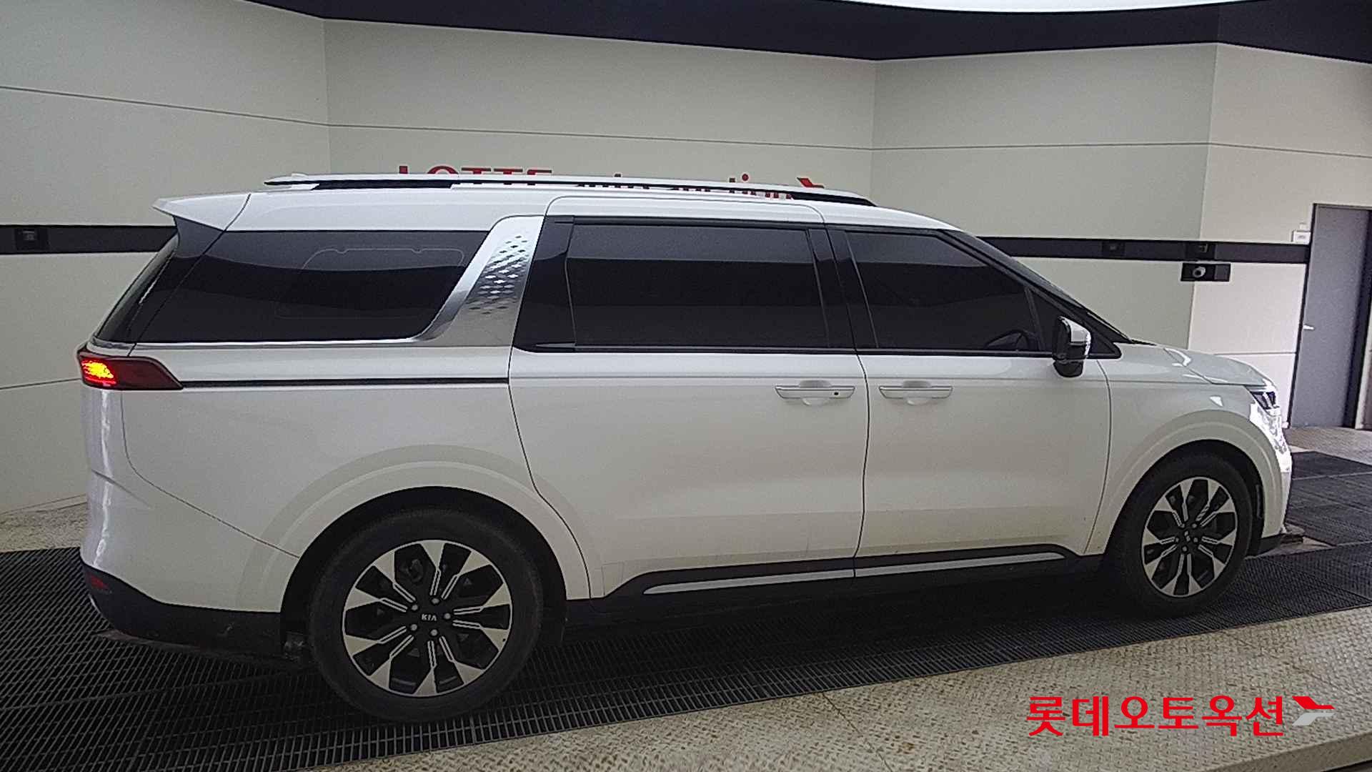 Kia Carnival id 2637527 из Кореи 18