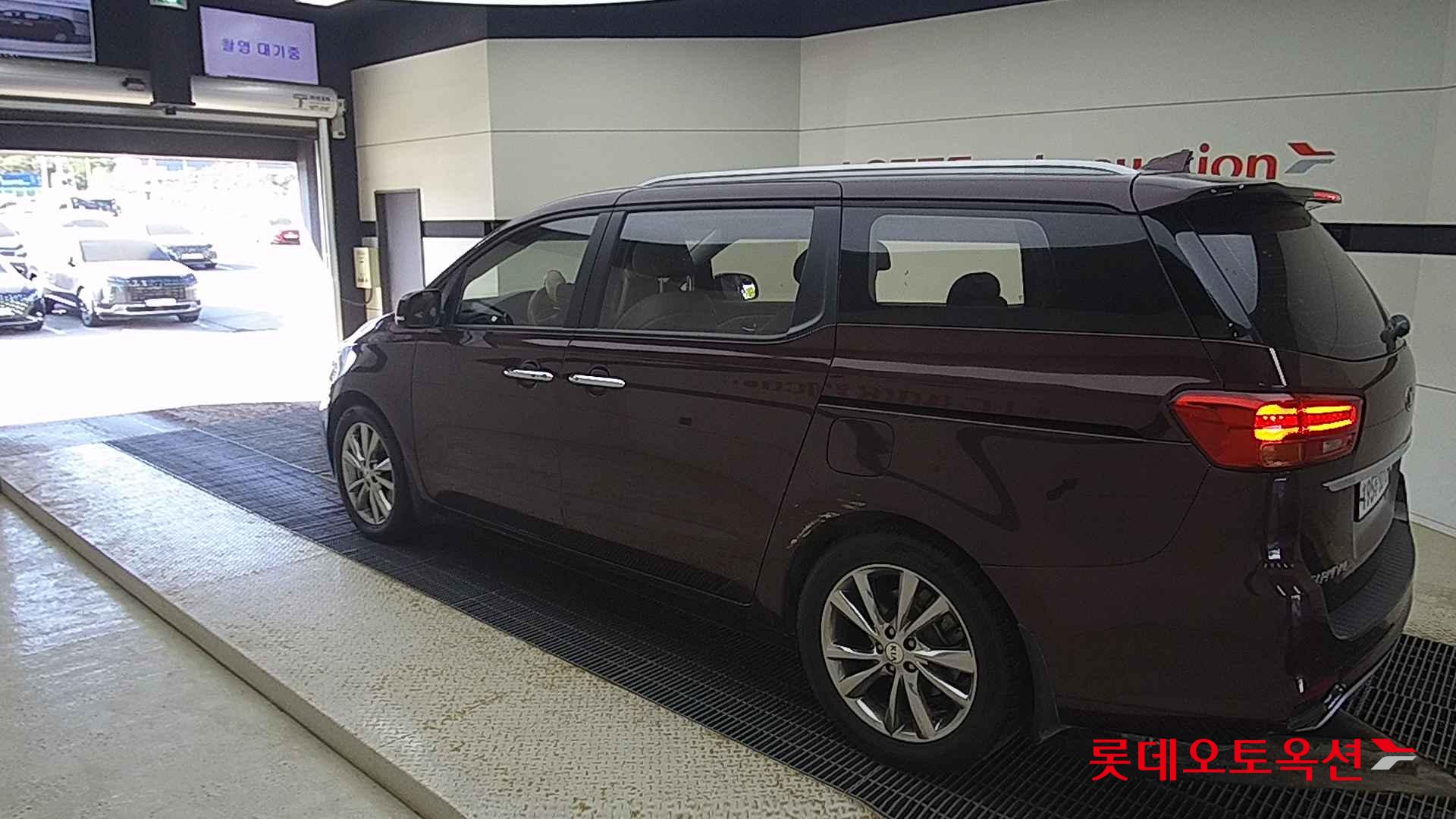 Kia Carnival id 2684538 из Кореи 10