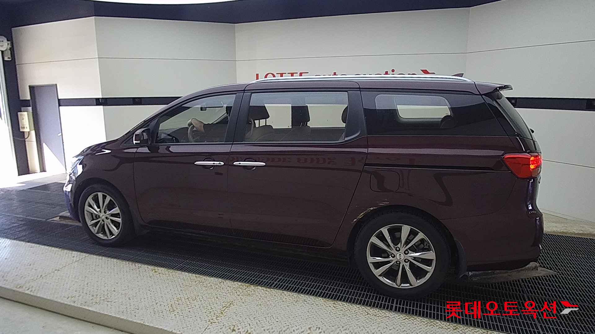 Kia Carnival id 2684538 из Кореи 11