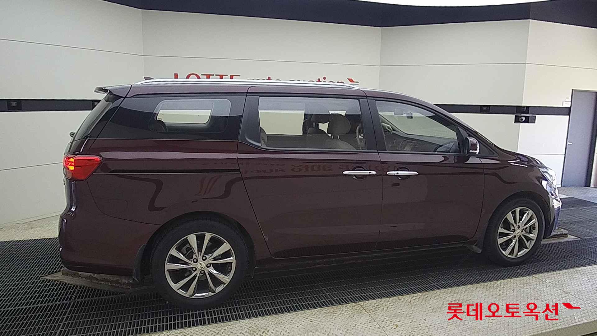 Kia Carnival id 2684538 из Кореи 18