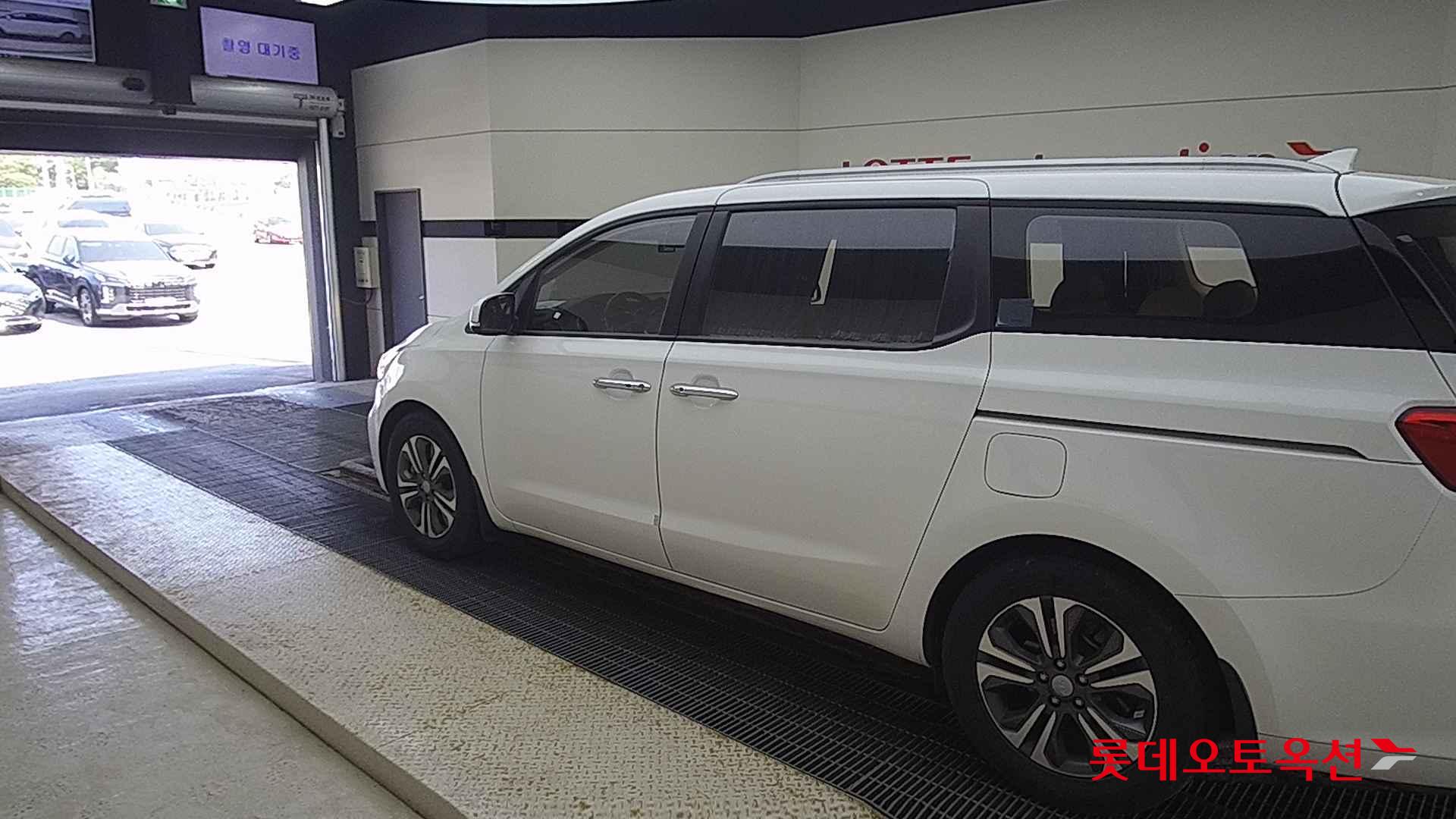 Kia Carnival id 2684547 из Кореи 10