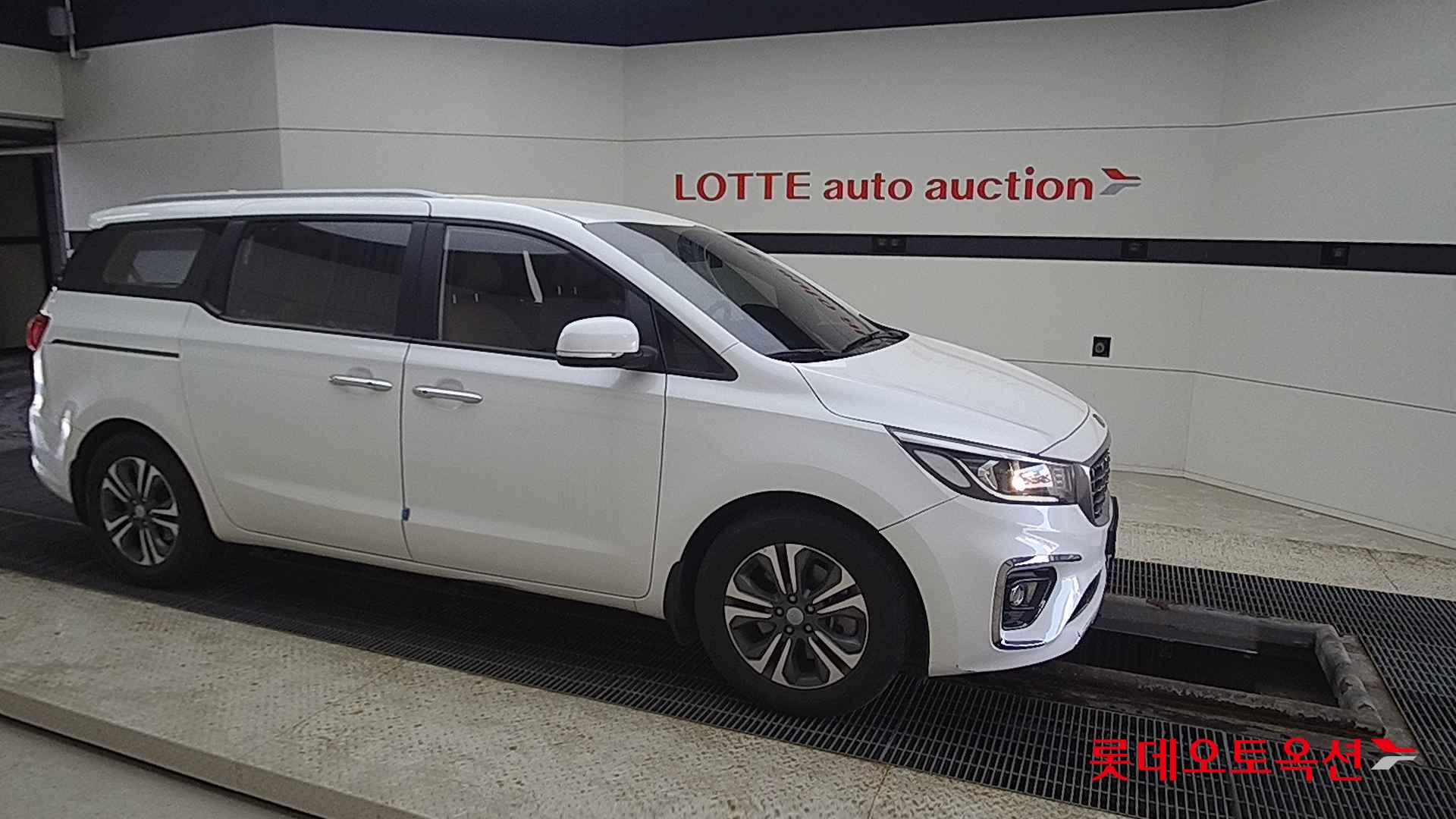 Kia Carnival id 2684547 из Кореи 17