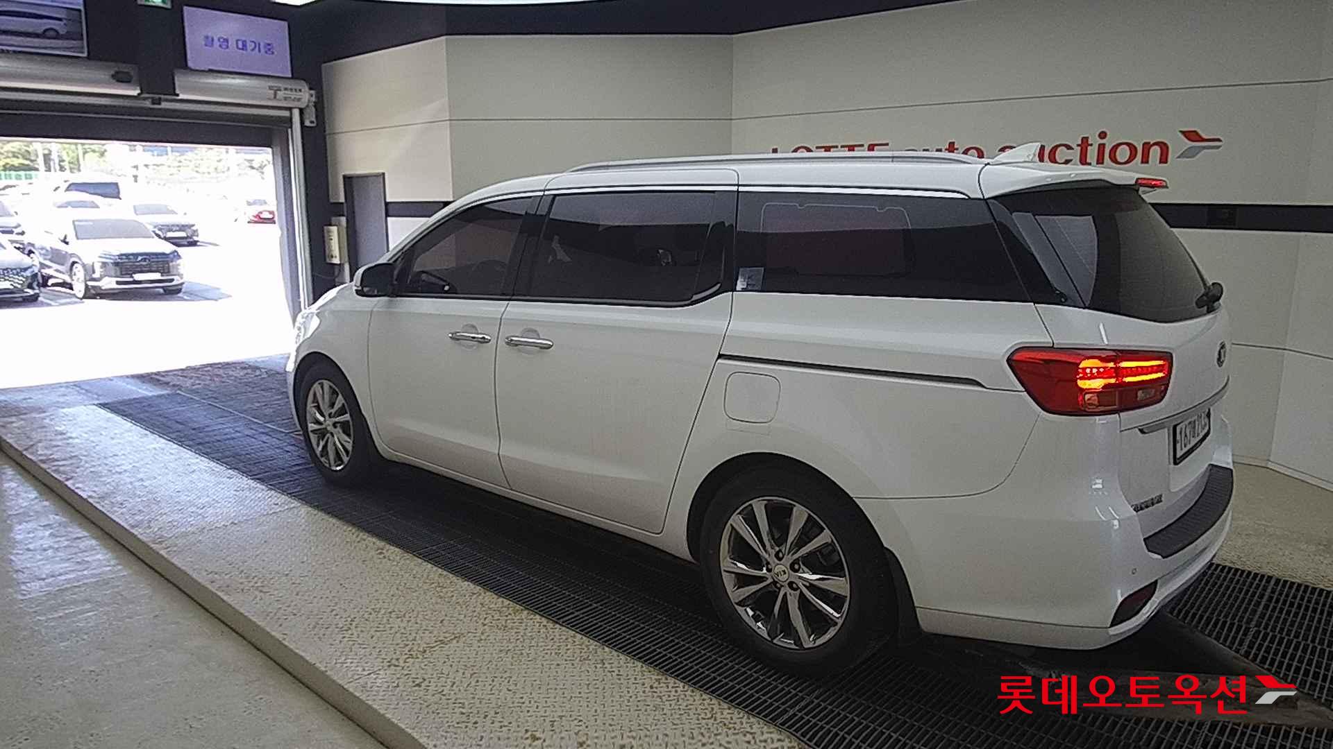 Kia Carnival id 2684536 из Кореи 10