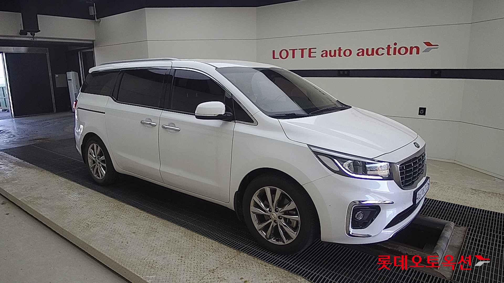 Kia Carnival id 2684536 из Кореи 16