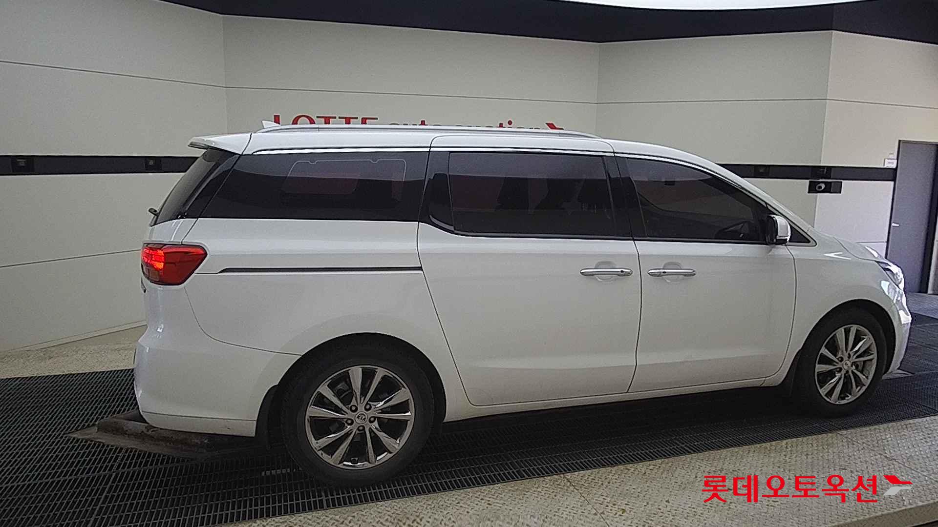 Kia Carnival id 2684536 из Кореи 18