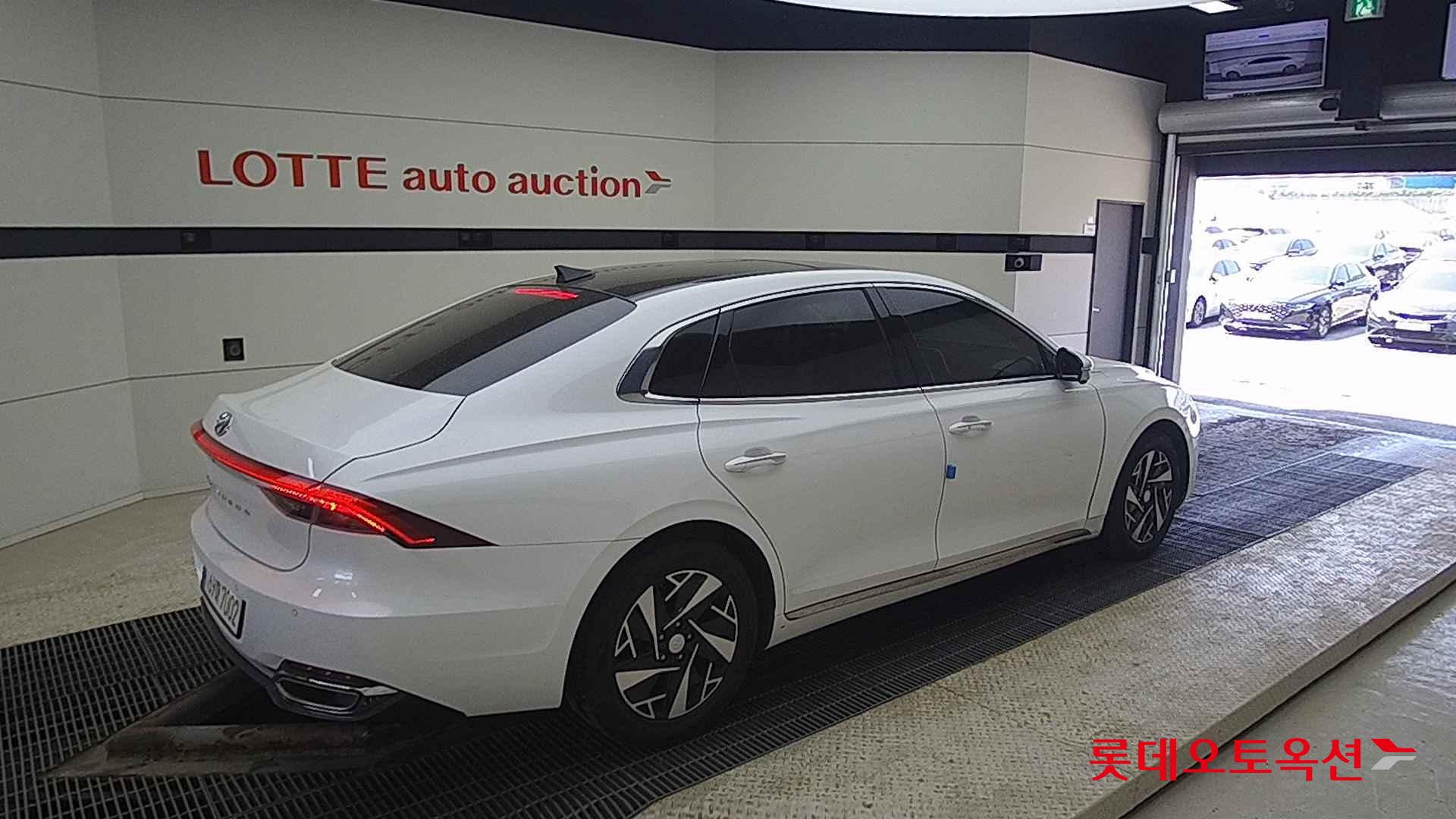 Hyundai Grandeur Hybrid id 2679420 из Кореи 19