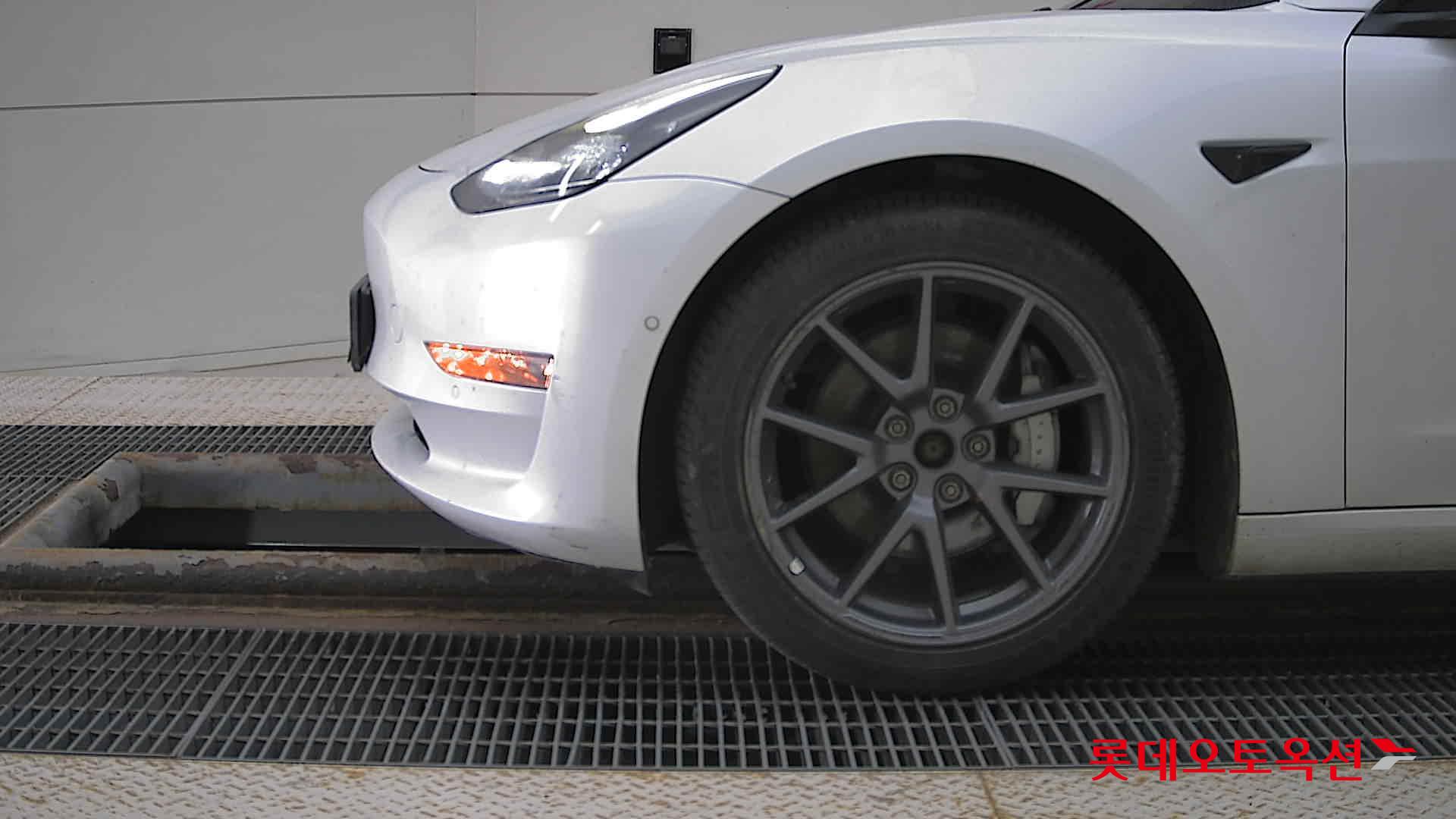 تسلا MODEL 3