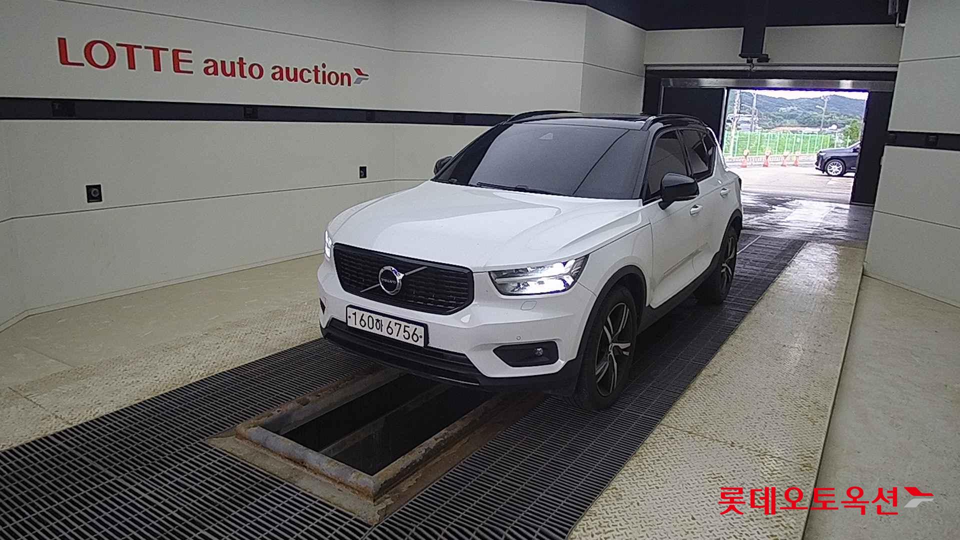 فولفو - XC40 (2021)