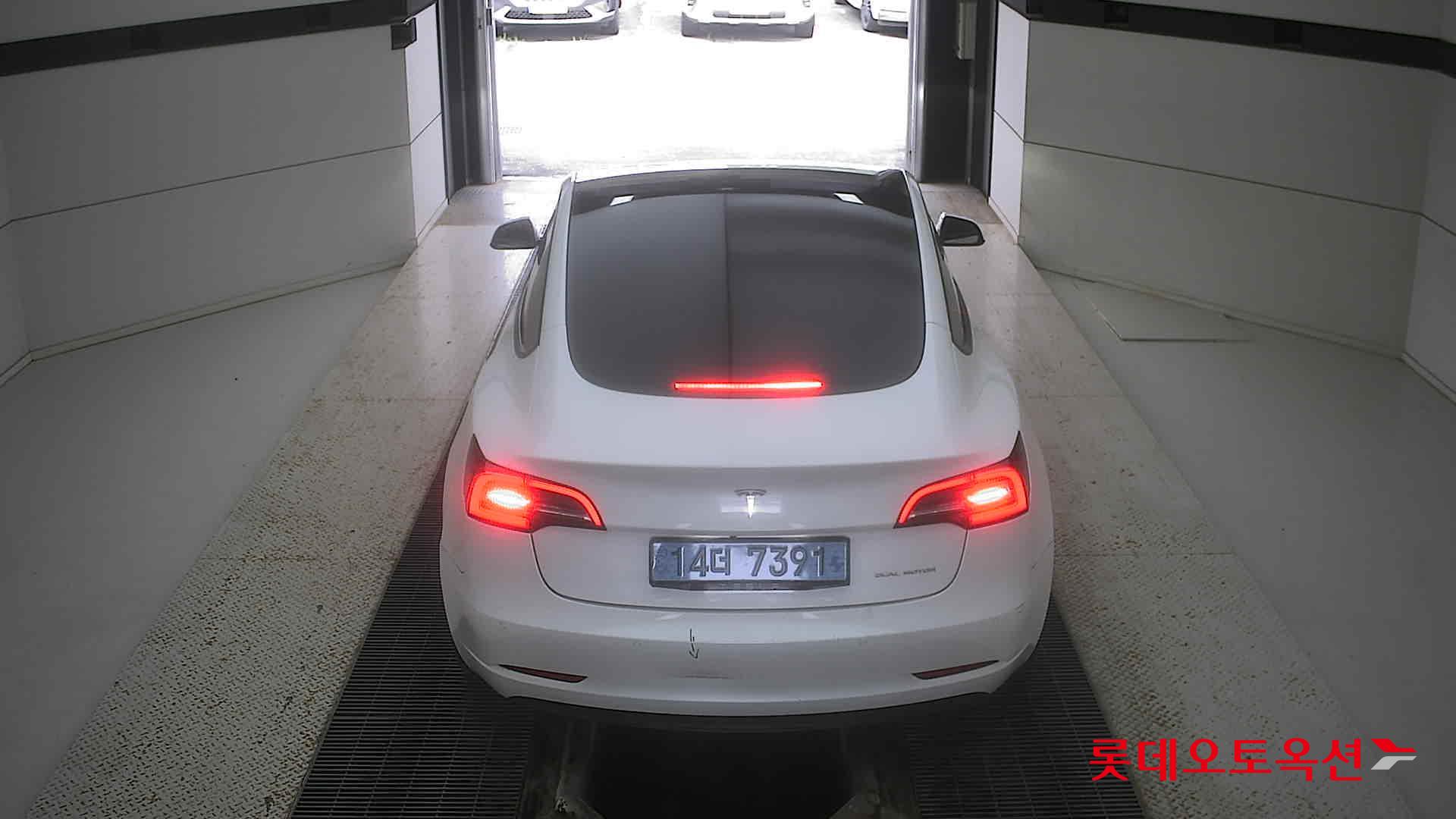 تسلا MODEL 3