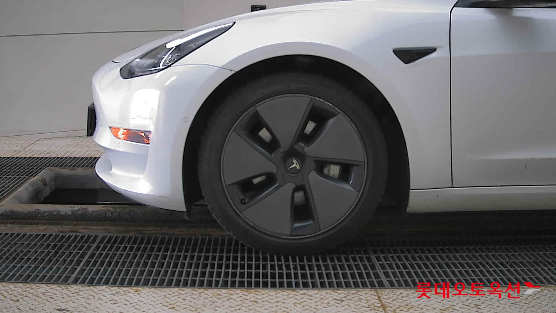 تسلا MODEL 3