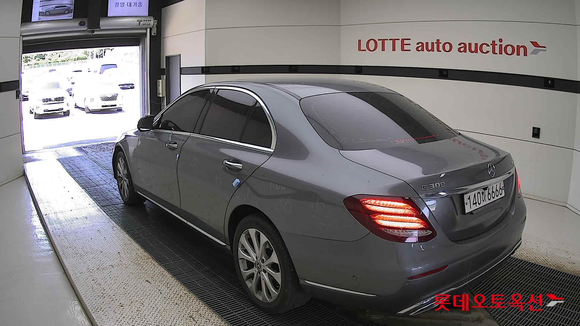 مرسيدس E300