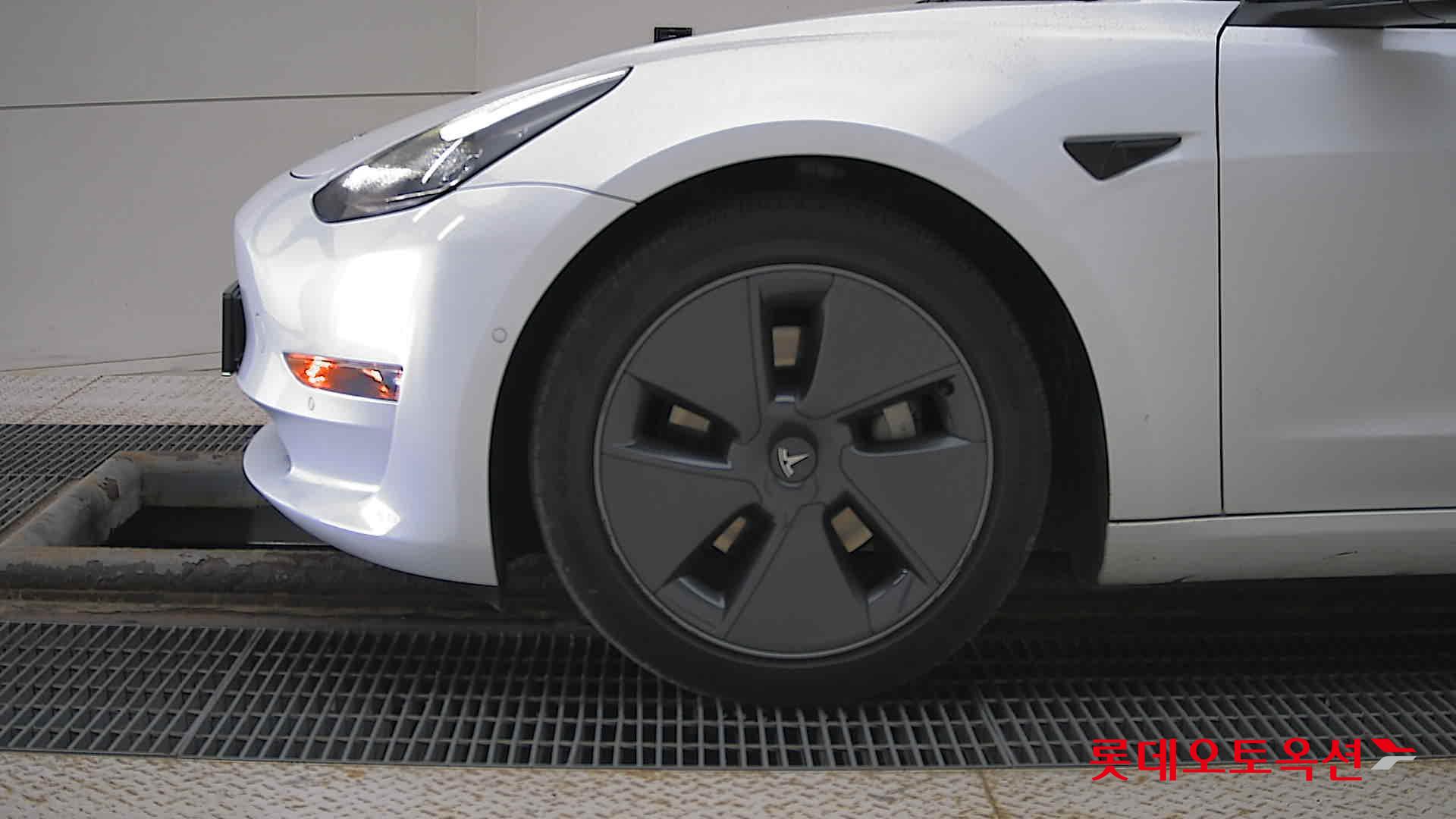 تسلا MODEL 3