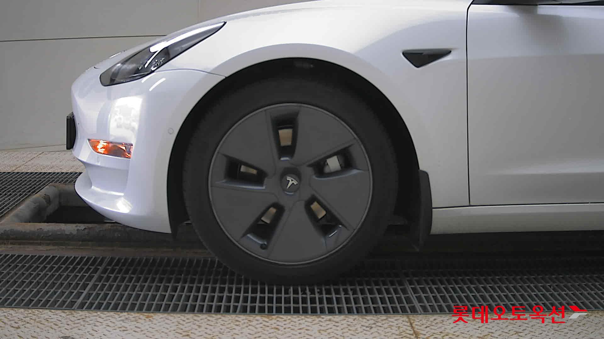 تسلا MODEL 3