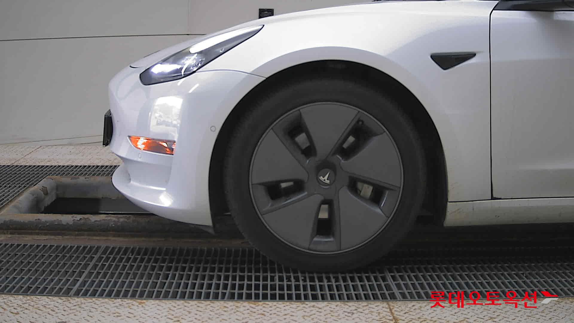 تسلا MODEL 3