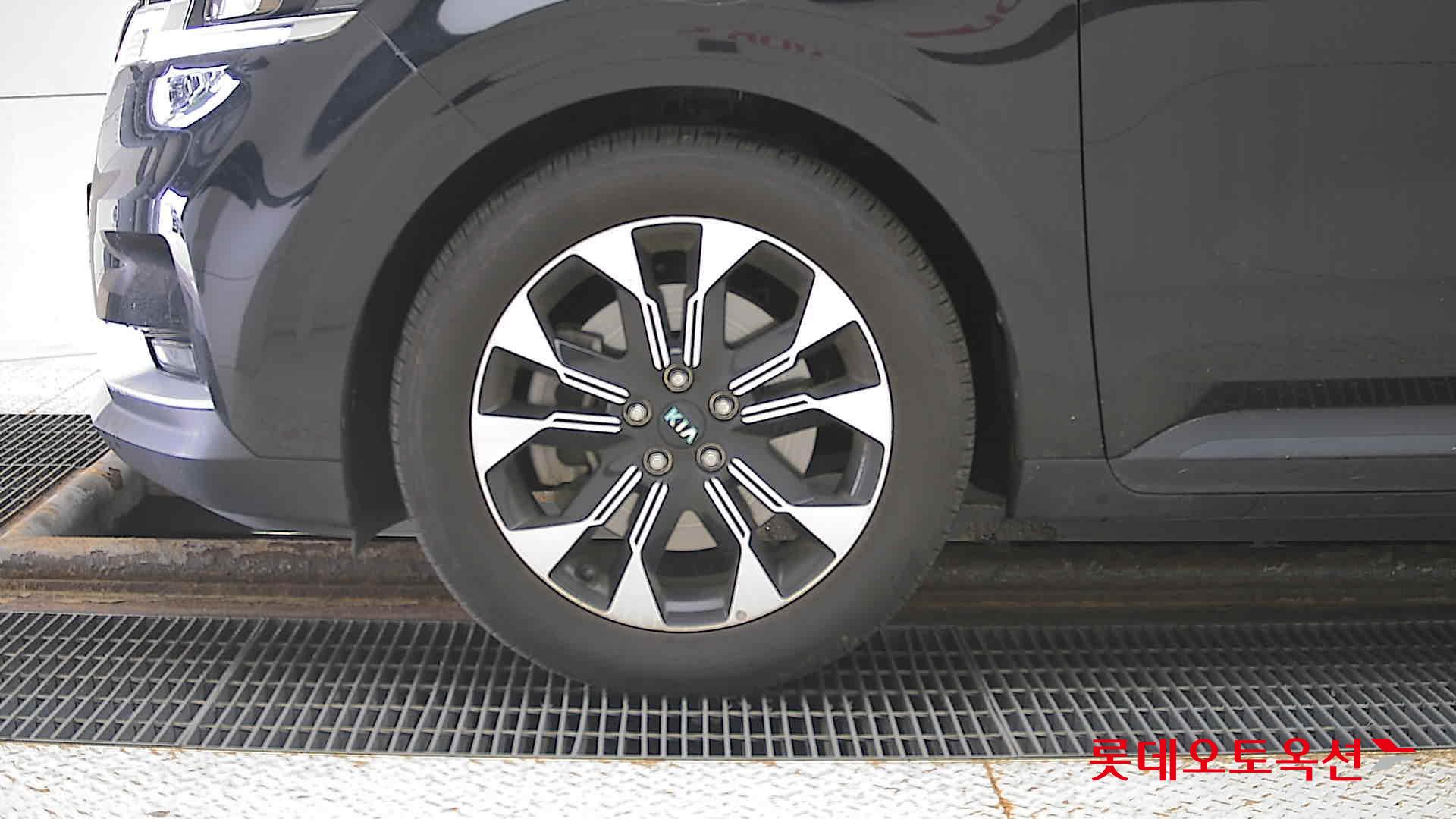 Kia Carnival id 2883689 из Кореи 21