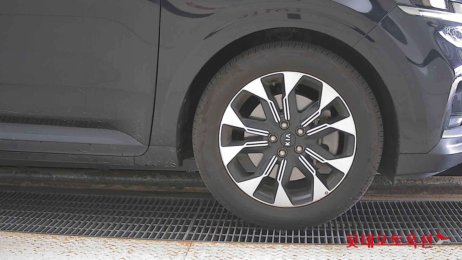 Kia Carnival id 2883689 из Кореи 23