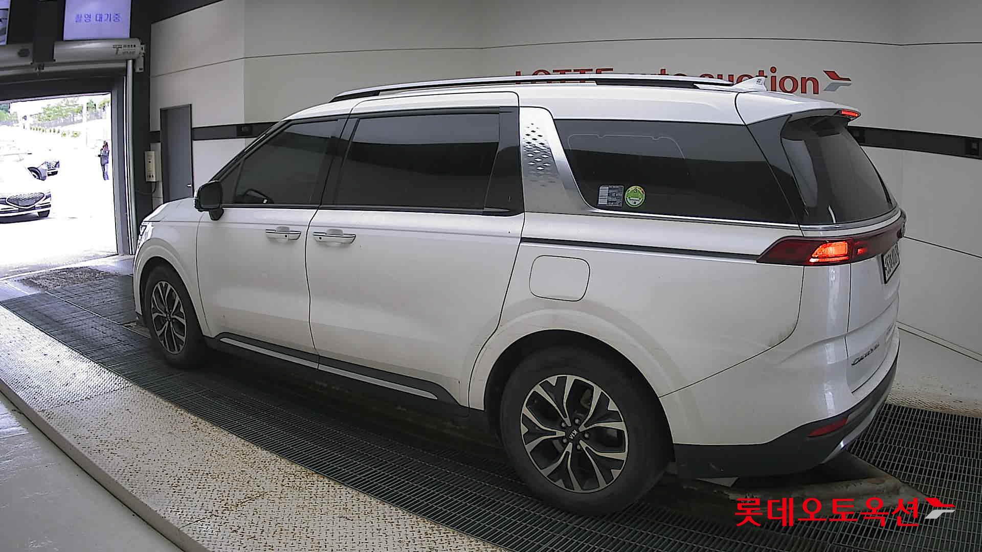 Kia Carnival id 2883686 из Кореи 10