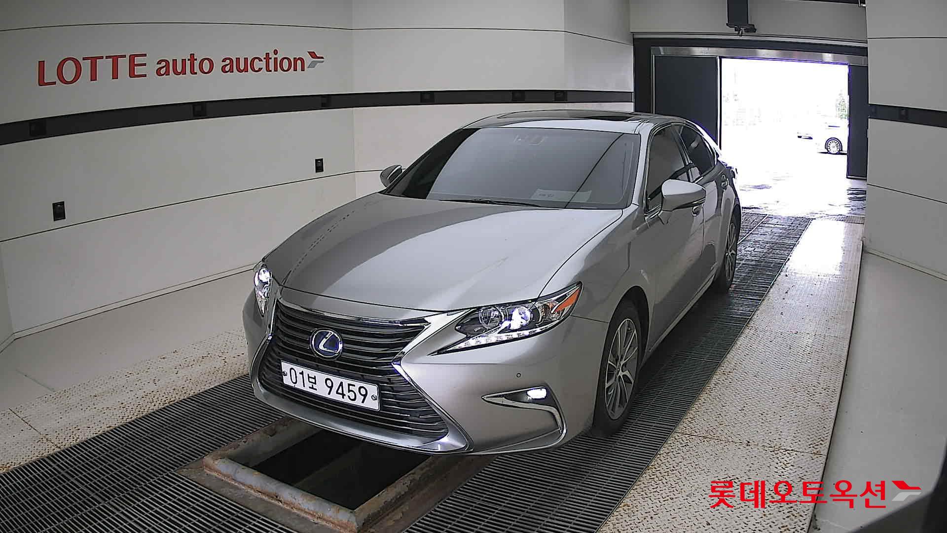 LEXUS - ES (2018)
