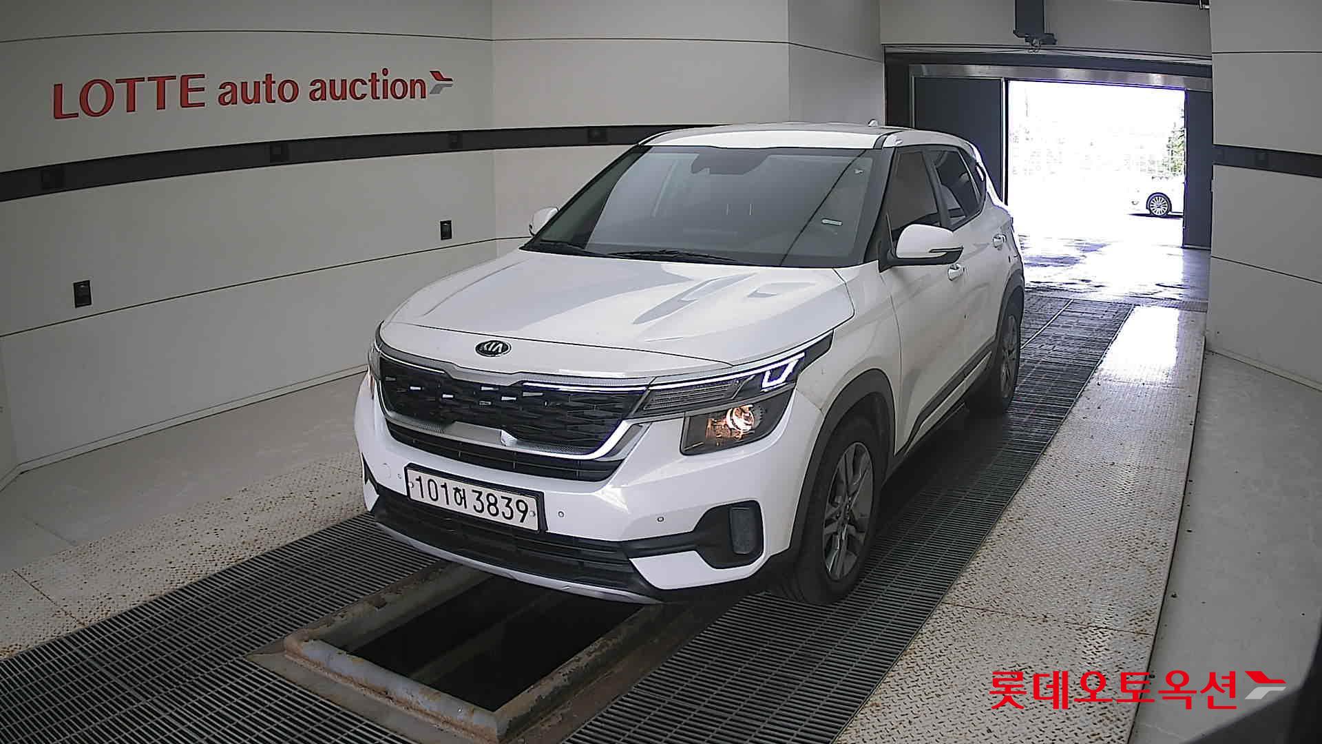 Kia Seltos 2021 Белый из Кореи