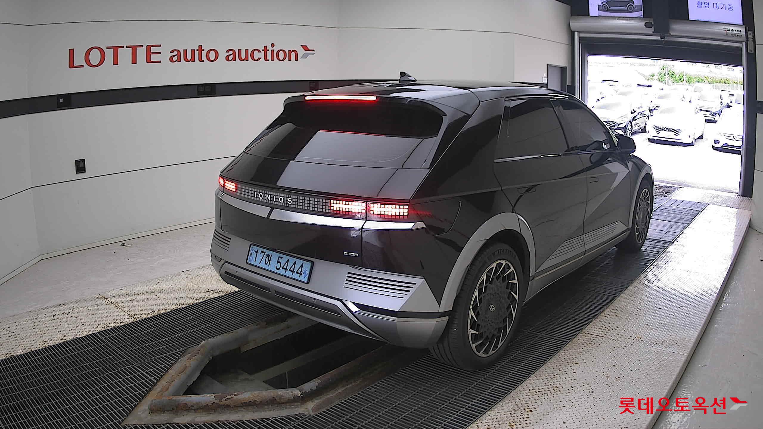 Hyundai IONIQ 5 2022 Phantom Black Pearl из Кореи, фото 4