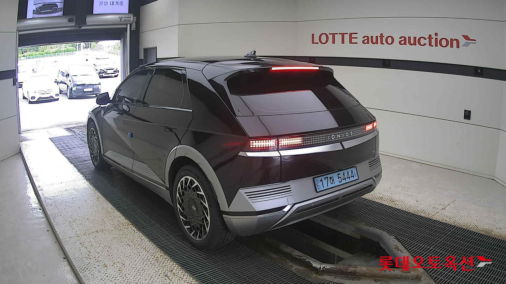 Hyundai IONIQ 5 2022 Phantom Black Pearl из Кореи, фото 6