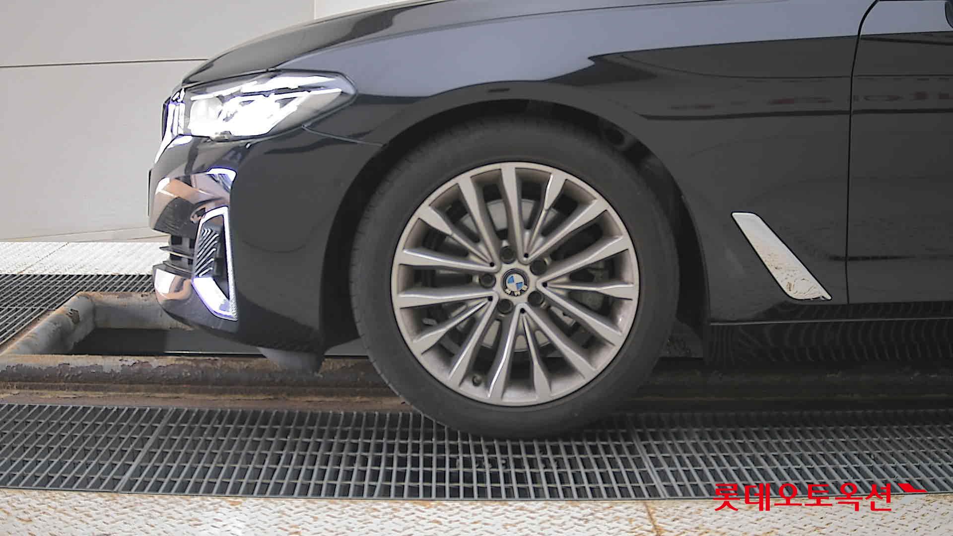 BMW 520I