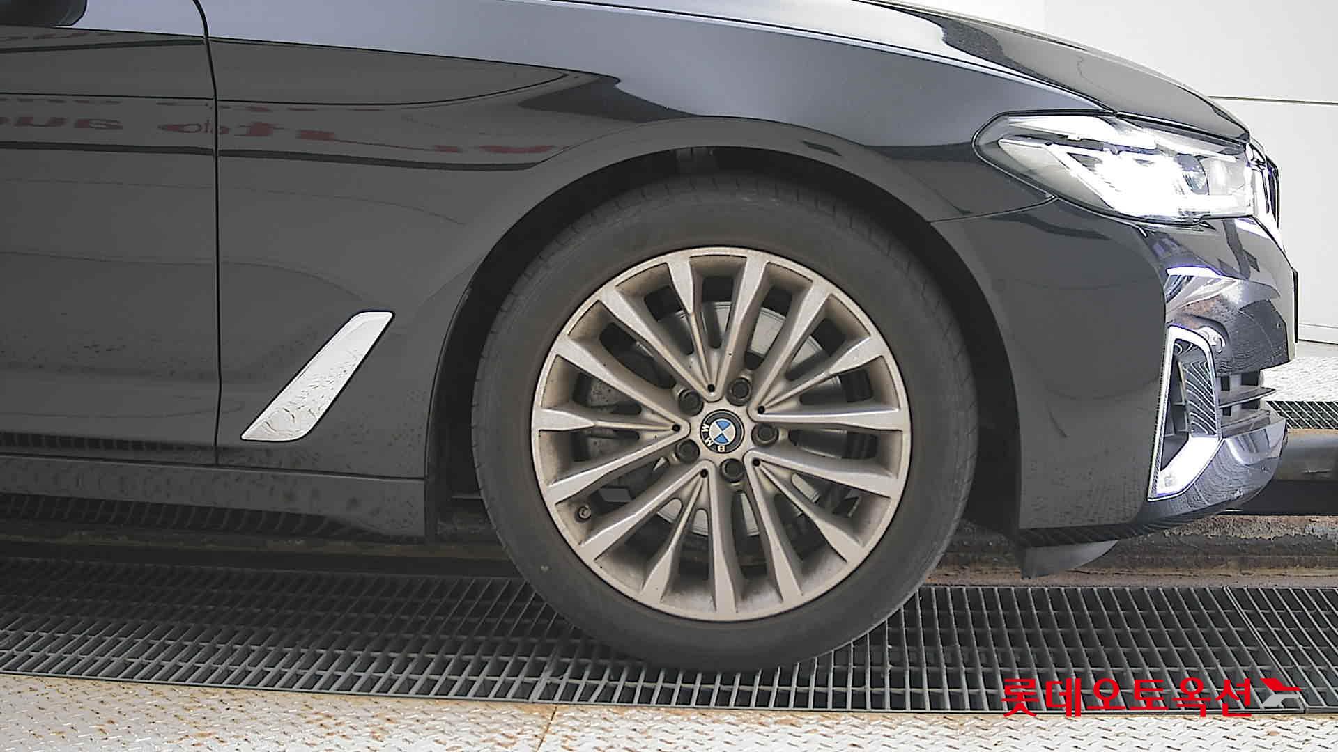 BMW 520I