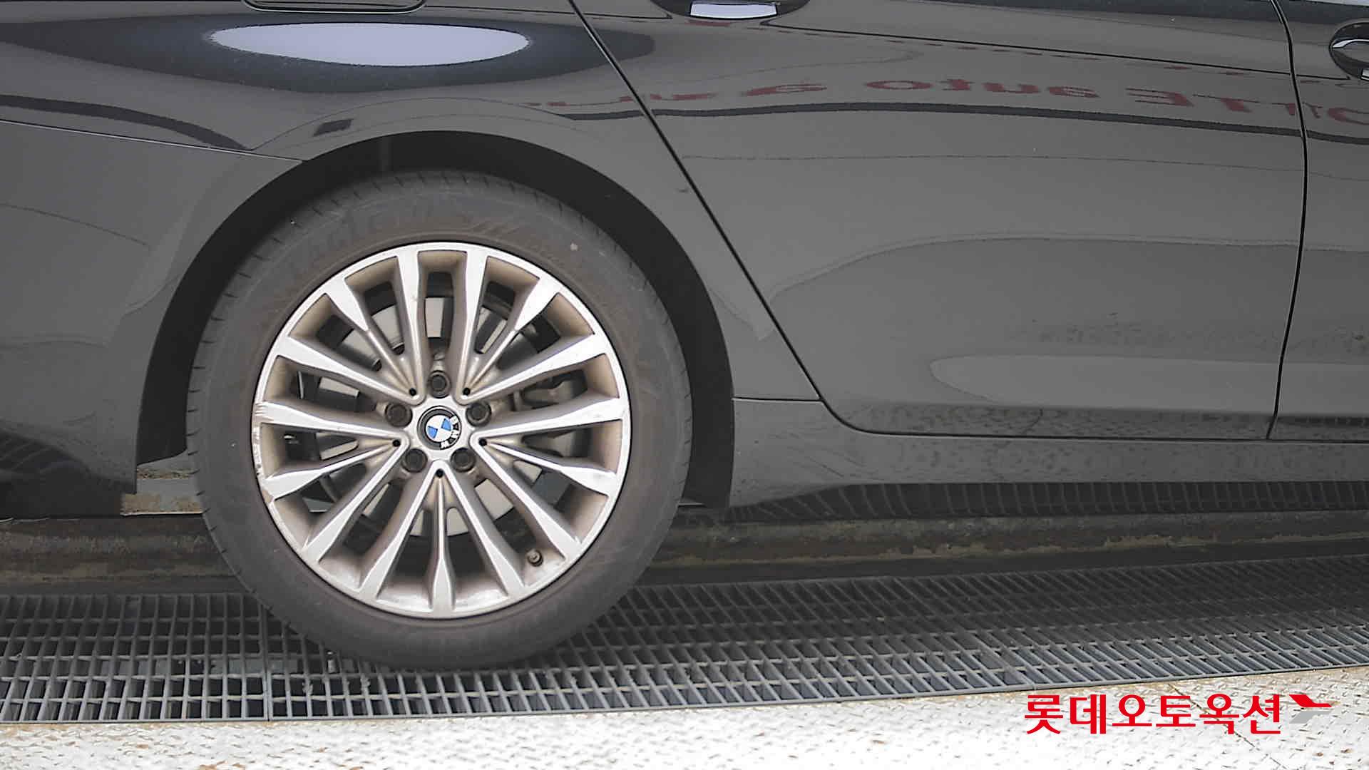 BMW 520I
