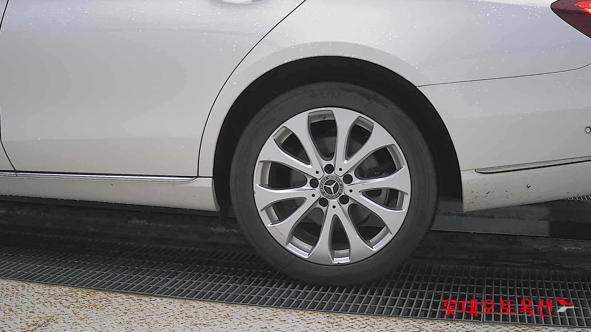 مرسيدس E220D