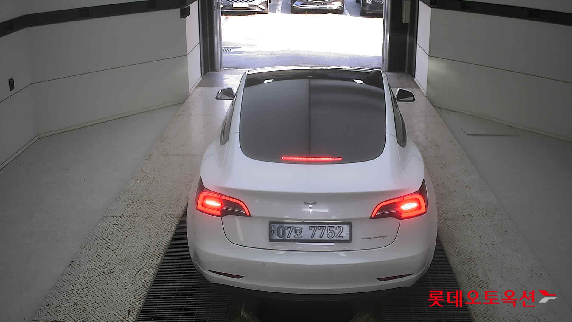 تسلا MODEL 3